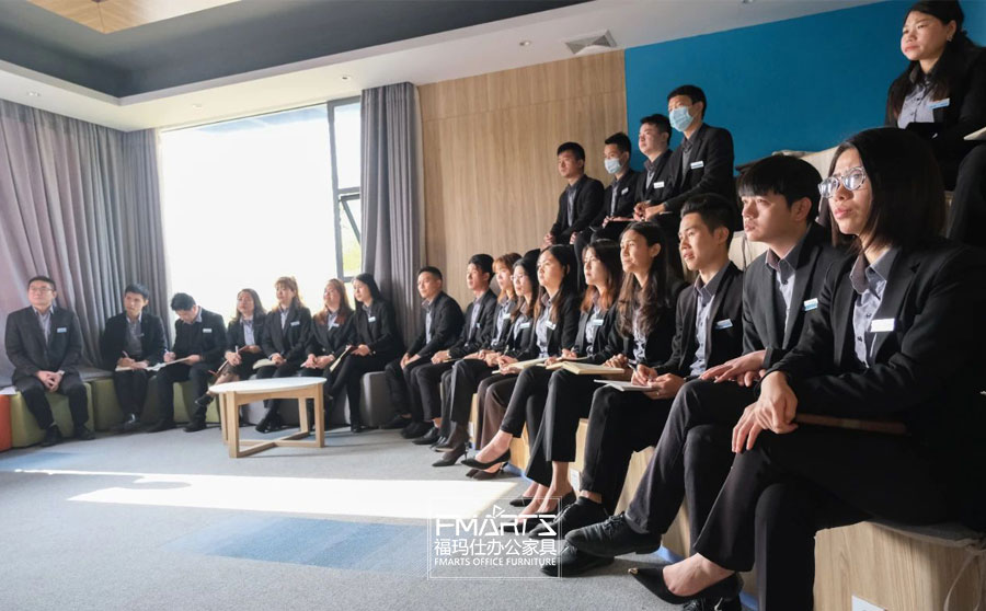 中山市?，斒思揖哂邢薰救w銷售人員總結會現場